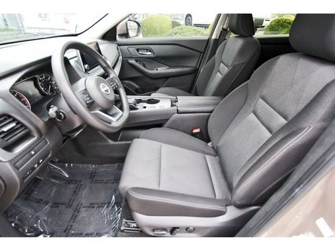 Used 2024 Nissan Rogue SV FWD image 6