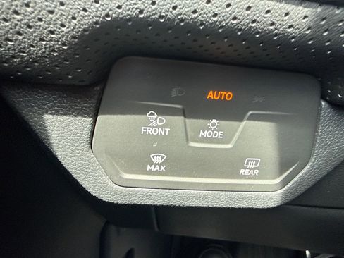 Used 2024 Volkswagen Atlas SEL Premium R-Line AWD/4WD image 32
