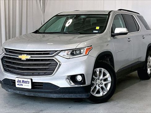 Used 2021 Chevrolet Traverse LT FWD image 2