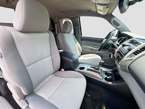 Used 2012 Toyota Tacoma 4x4 Access Cab V6 w/ SR5 Pkg image 30