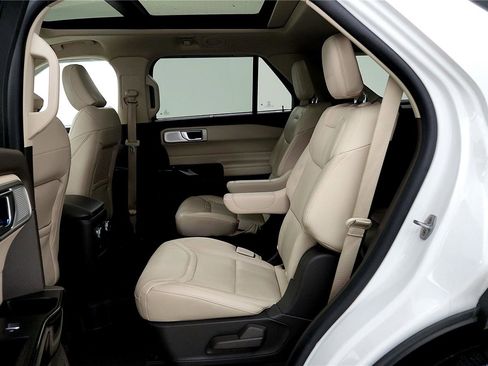 Used 2021 Ford Explorer Platinum w/ Equipment Group 601A image 21