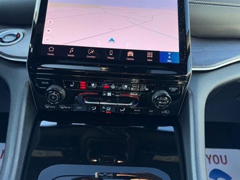 New 2025 Jeep Grand Cherokee L Limited w/ Luxury Tech Group II image 18