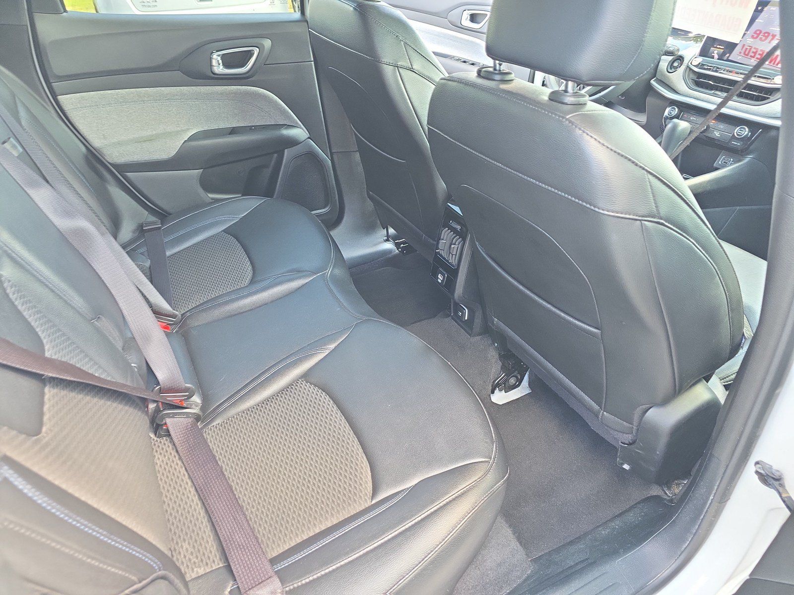 Used 2024 Jeep Compass Latitude AWD/4WD image 17