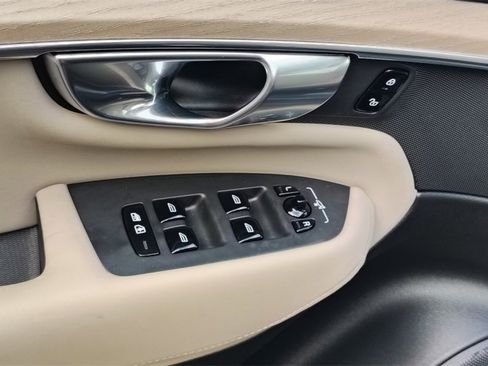 Certified 2025 Volvo XC90 B6 Plus image 10