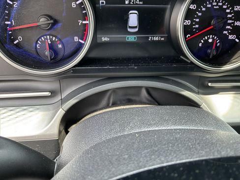 Used 2024 Kia Carnival LX FWD image 22
