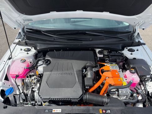 Used 2025 Hyundai Elantra Limited image 33