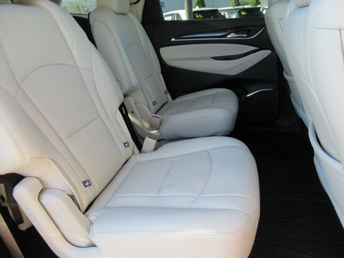 Used 2023 Buick Enclave Premium image 28