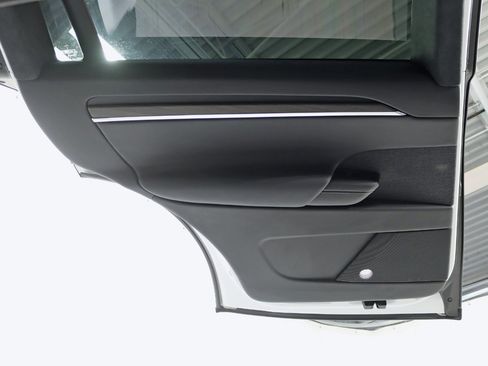 Used 2022 Tesla Model X image 38