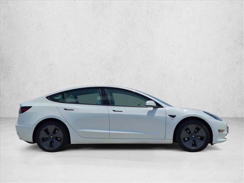 Used 2021 Tesla Model 3 Standard Range Plus RWD image 4