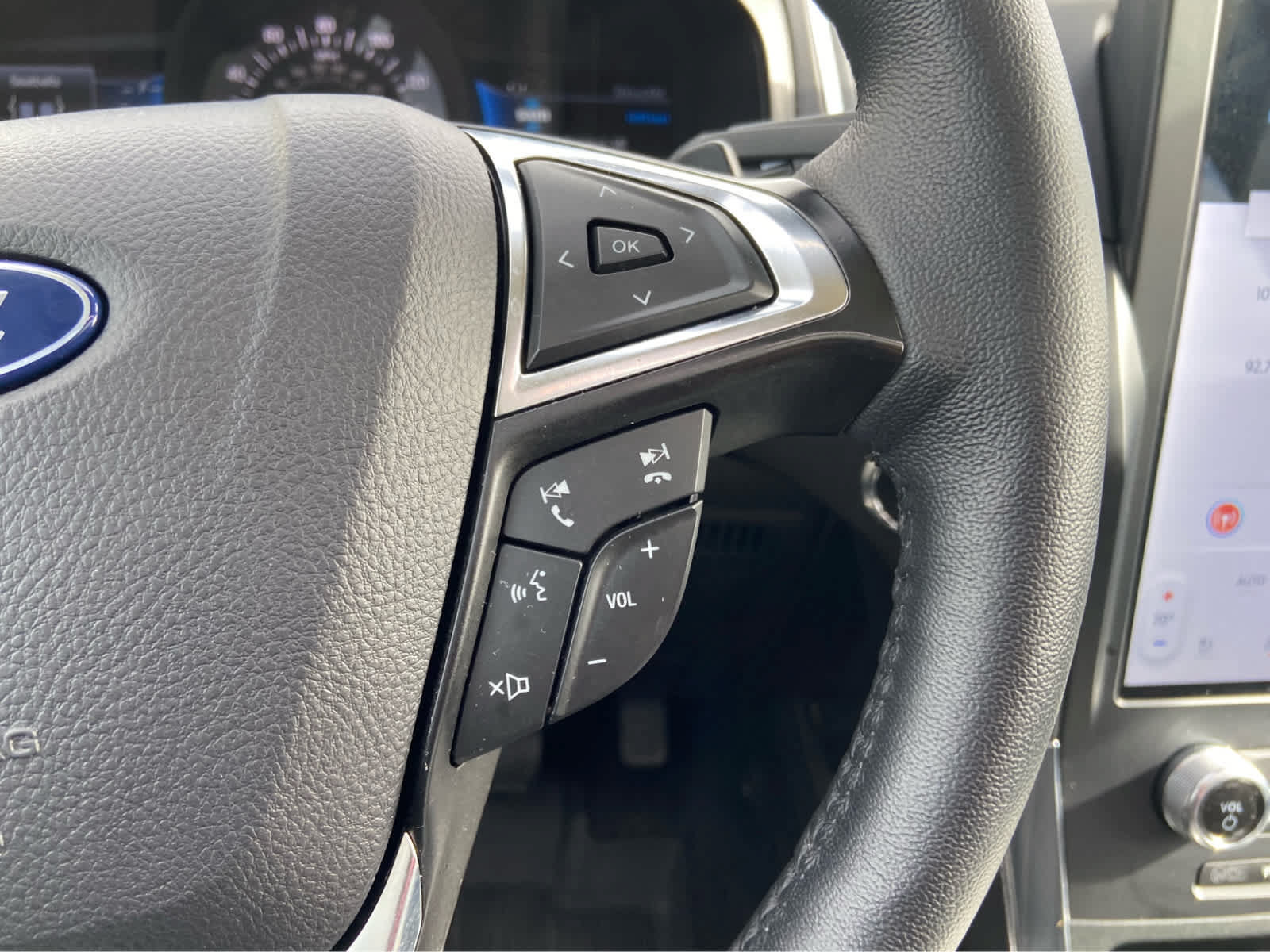 Used 2024 Ford Edge Titanium w/ Equipment Group 301A AWD/4WD image 20