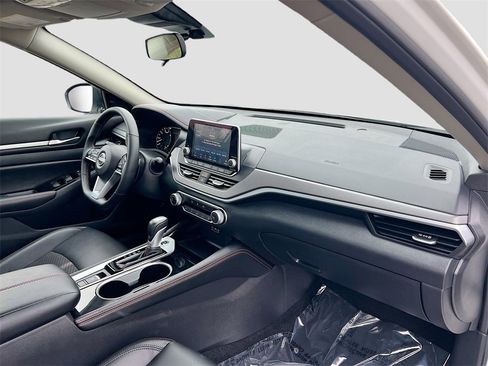 Used 2025 Nissan Altima 2.5 SR image 26