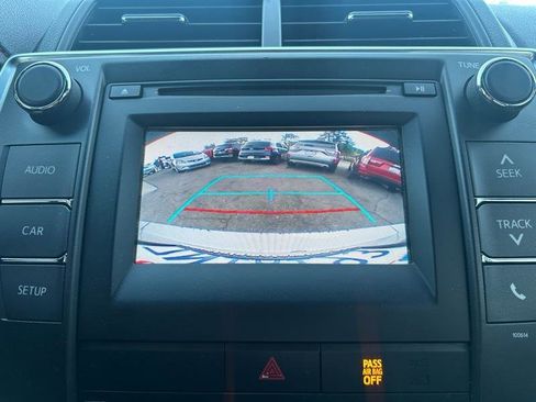 Used 2016 Toyota Camry SE FWD image 16
