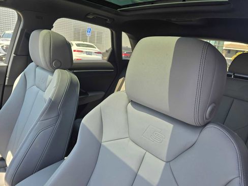 New 2025 Audi Q3 2.0T Premium image 25