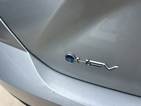 Used 2025 Toyota Camry LE image 5