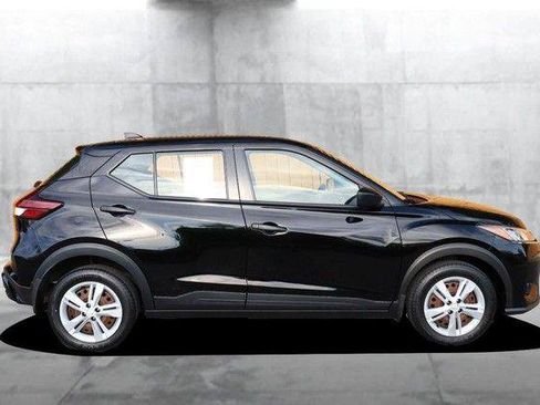 Used 2022 Nissan Kicks S FWD image 5
