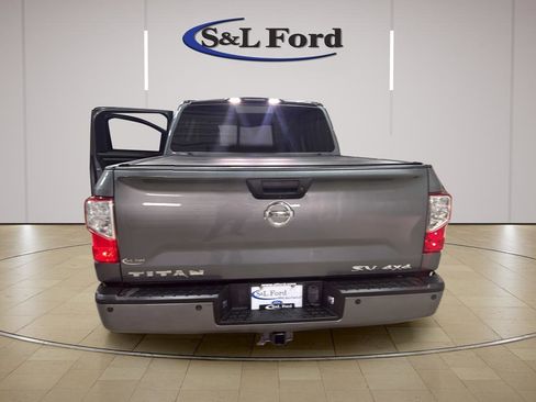 Used 2017 Nissan Titan SV image 41