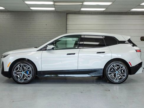 Used 2025 BMW iX xDrive50 AWD/4WD image 4