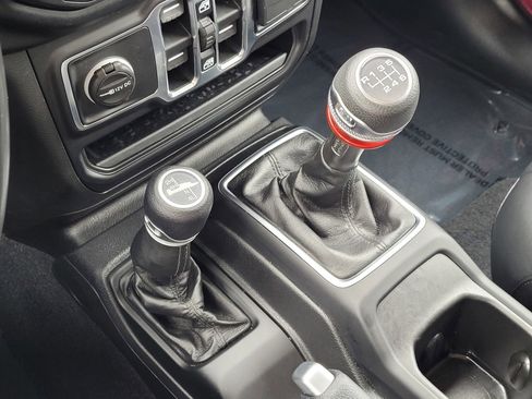 Used 2021 Jeep Wrangler Unlimited Sport image 26