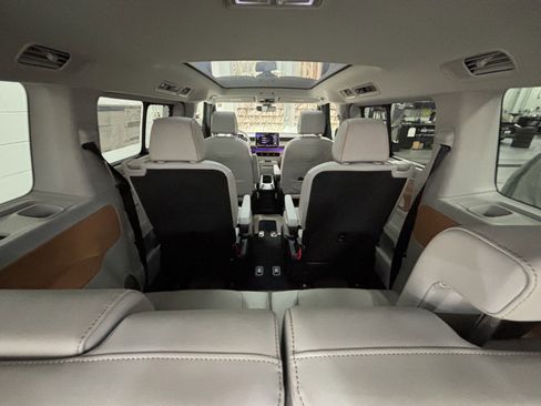 New 2025 Volkswagen ID. Buzz 1st Edition image 27