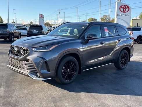 New 2025 Toyota Highlander XSE image 25