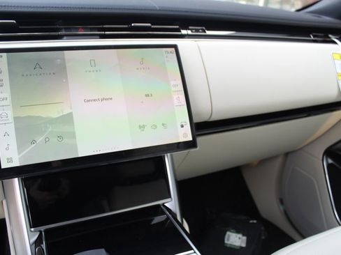 New 2026 Land Rover Range Rover Long Wheelbase SE image 11