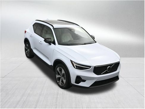 Used 2024 Volvo XC40 B5 Plus w/ Climate Package AWD/4WD image 20
