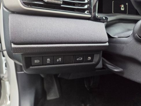 Used 2025 Toyota Camry LE image 10