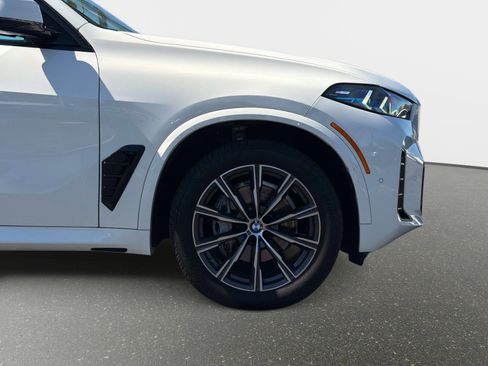 Used 2025 BMW X5 sDrive40i w/ M Sport Package RWD image 21