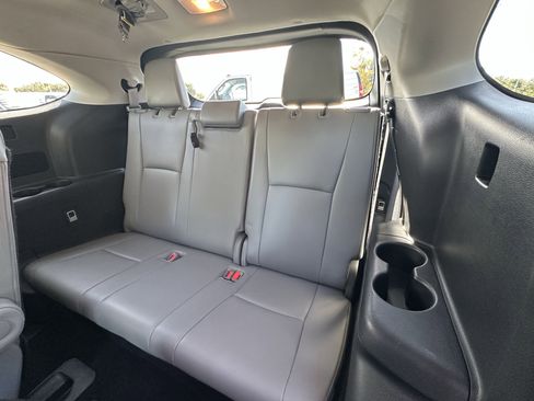 Used 2021 Toyota Highlander Platinum image 38
