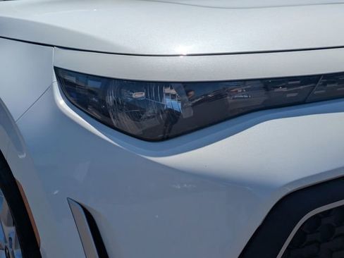Used 2025 Kia Soul LX FWD image 9