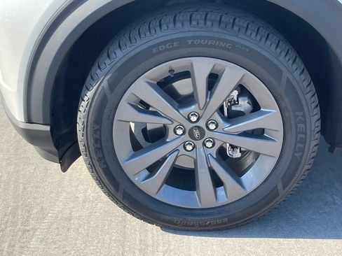 Used 2023 Ford Explorer XLT w/ Equipment Group 202A RWD image 4