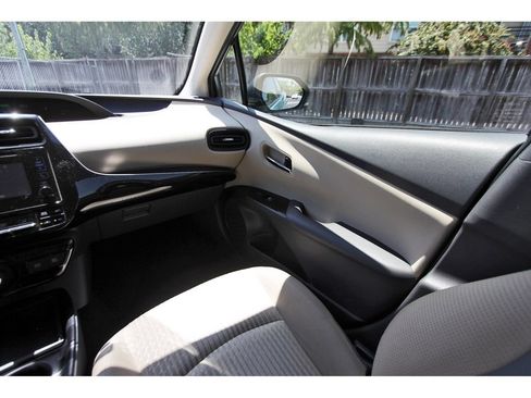 Used 2016 Toyota Prius Two FWD image 11