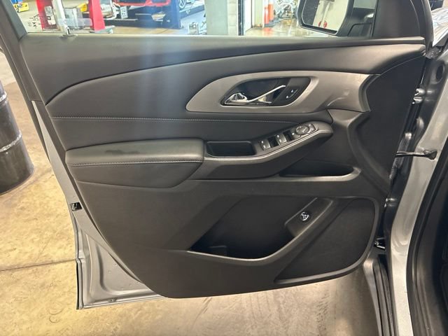 Used 2023 Chevrolet Traverse LT FWD image 10