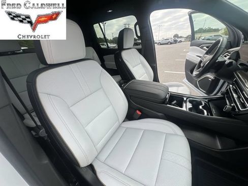 Used 2026 Chevrolet Traverse High Country w/ LPO, Floor Liner Package FWD image 34
