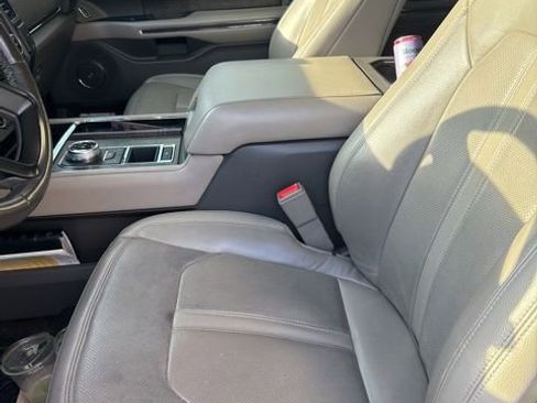 Used 2018 Ford Expedition Limited image 4