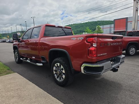 Used 2022 Chevrolet Silverado 2500 LT AWD/4WD image 5