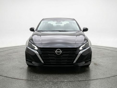 Used 2025 Nissan Altima 2.5 SV image 2