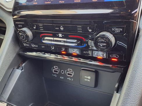 Used 2025 Jeep Grand Cherokee L Limited w/ Black Appearance Package image 6