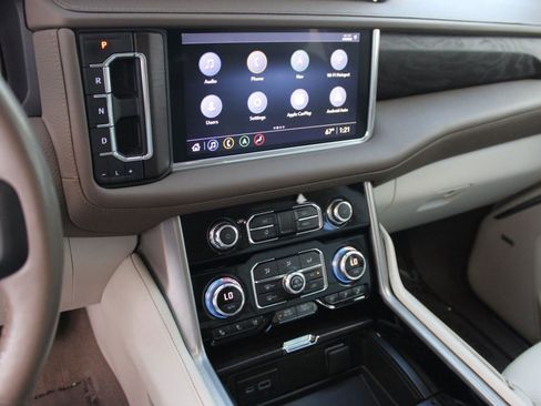 Used 2021 GMC Yukon Denali w/ Denali Premium Package image 23