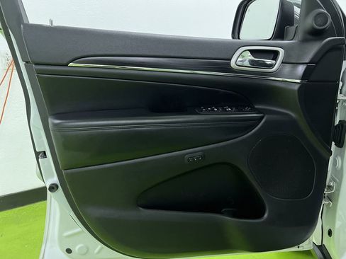 Used 2020 Jeep Grand Cherokee Limited AWD/4WD image 17