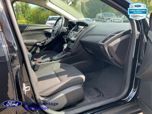 Used 2017 Ford Focus SE w/ Cold Weather Package FWD image 18