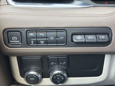 Used 2022 GMC Yukon Denali RWD image 13