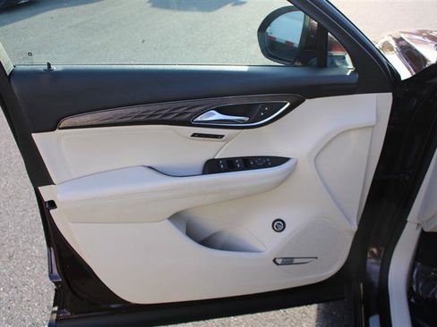 Used 2023 Buick Envision Avenir image 12