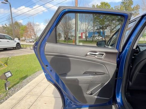 Used 2023 Kia Sportage EX image 38