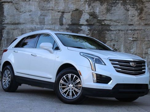 Used 2017 Cadillac XT5 Luxury w/ Driver Awareness Package image 9