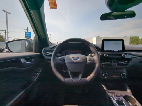 Used 2025 Ford Escape ST-Line Select AWD/4WD image 14