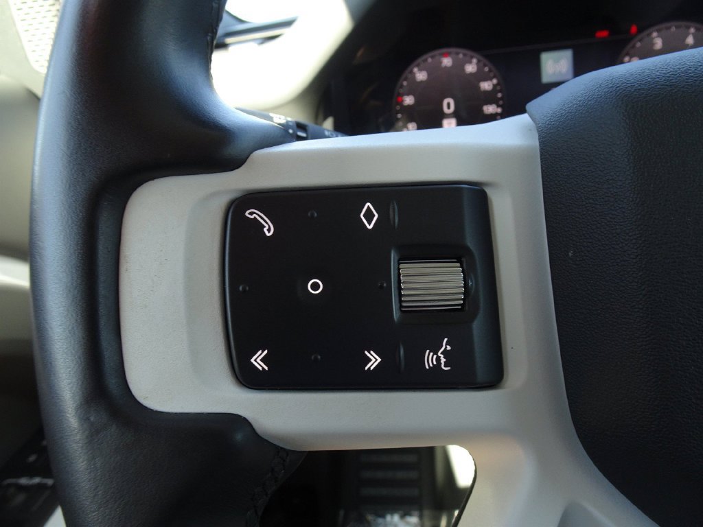 Used 2023 Land Rover Defender 130 SE AWD/4WD image 24