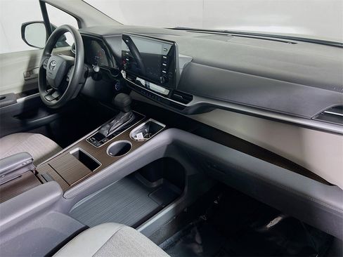 Certified 2024 Toyota Sienna LE image 26
