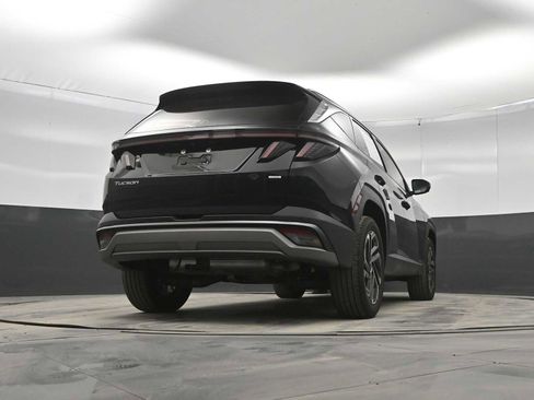 Certified 2025 Hyundai Tucson Limited AWD/4WD image 37