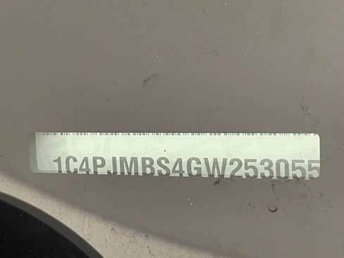 Used 2016 Jeep Cherokee Trailhawk w/ Comfort/Convenience Group image 30